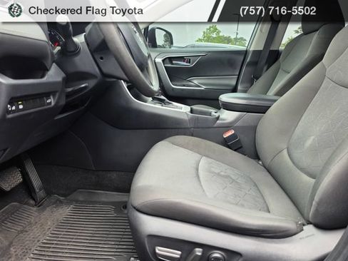 Used 2022 Toyota RAV4 XLE w/ Convenience Package FWD image 9