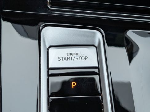 Used 2025 Volkswagen Atlas Cross Sport SE w/ Panoramic Sunroof Package image 33