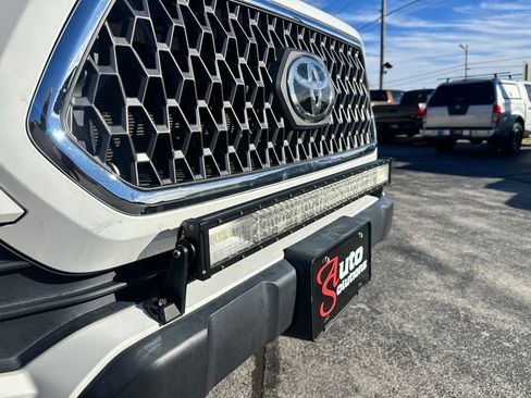 Used 2017 Toyota Tacoma SR5 w/ Tow Package image 32