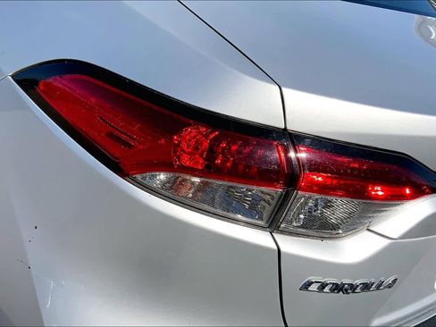 Used 2020 Toyota Corolla LE image 27