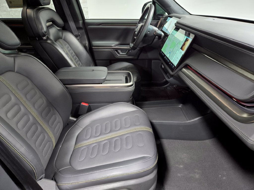 Used 2025 Rivian R1S Adventure Dual AWD/4WD image 52