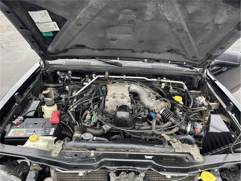 Used 2003 Nissan Frontier SVE image 18