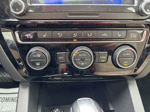 Used 2017 Volkswagen Jetta SEL FWD image 29
