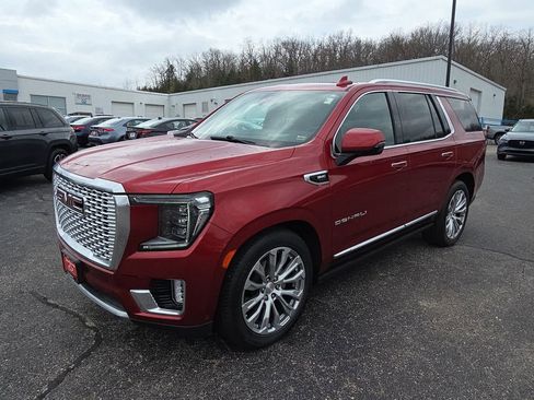 Used 2023 GMC Yukon Denali w/ Denali Reserve Package image 4