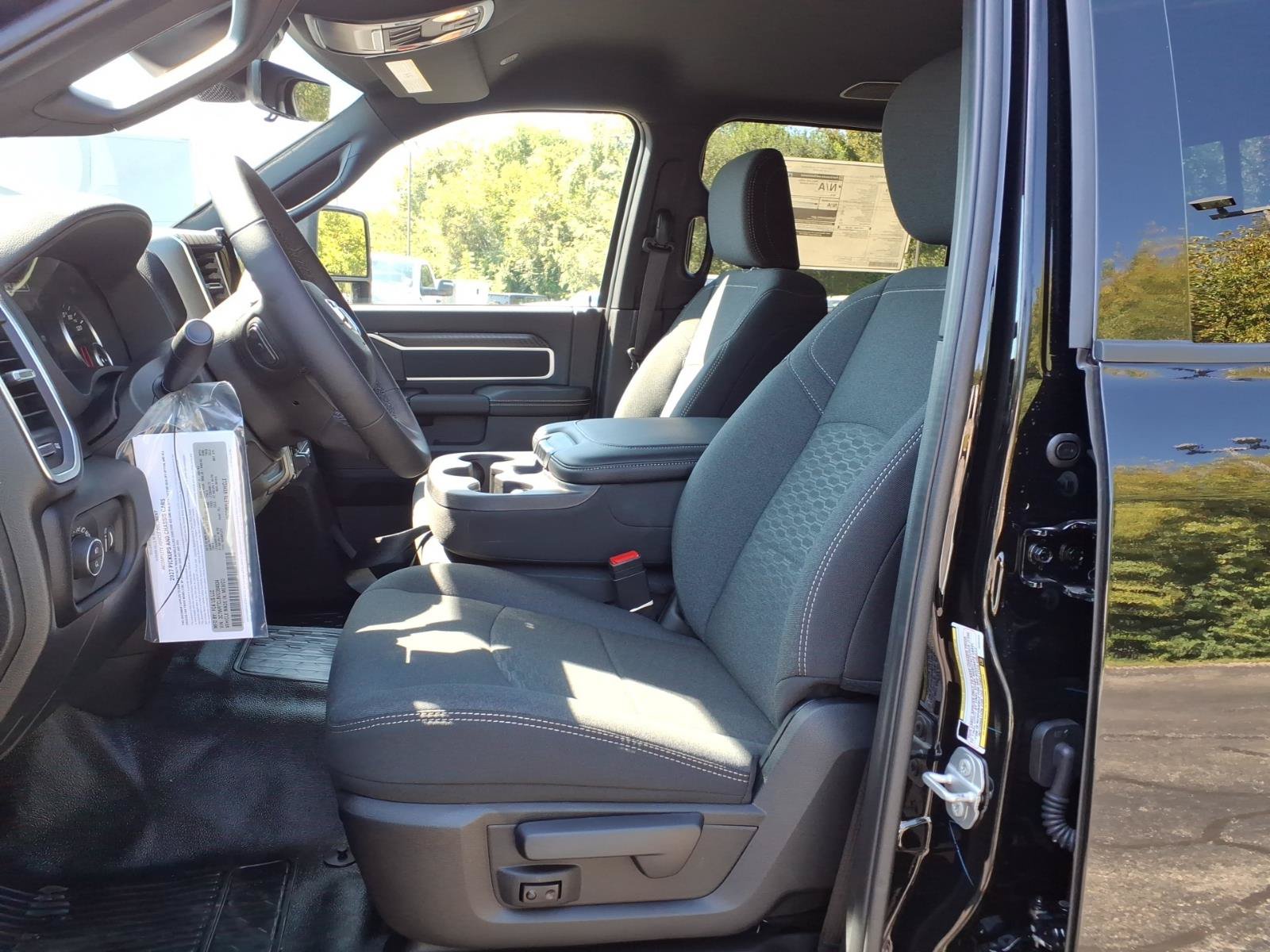 New 2027 RAM 3500 Big Horn AWD/4WD image 13