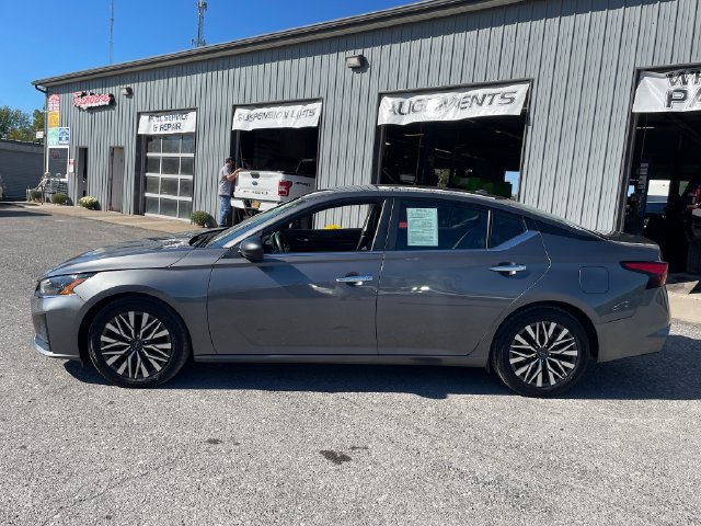 Used 2024 Nissan Altima 2.5 SV FWD image 4