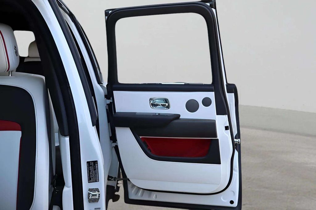 Certified 2019 Rolls-Royce Cullinan AWD/4WD image 12