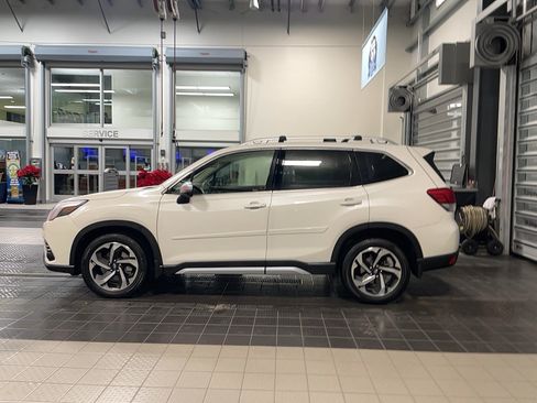 Used 2022 Subaru Forester Touring image 4