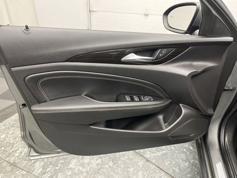 Used 2018 Buick Regal Preferred w/ Driver Confidence Package #1 image 5