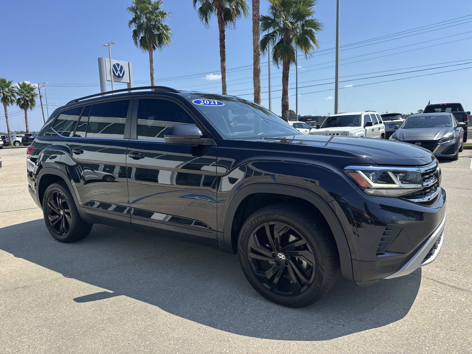Used 2021 Volkswagen Atlas SE w/ Towing Package FWD image 3