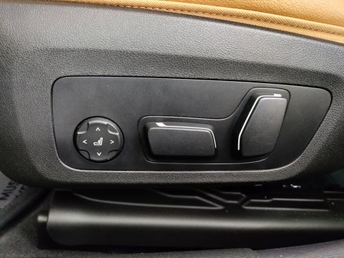 Used 2024 BMW 330i Sedan w/ Convenience Package image 11