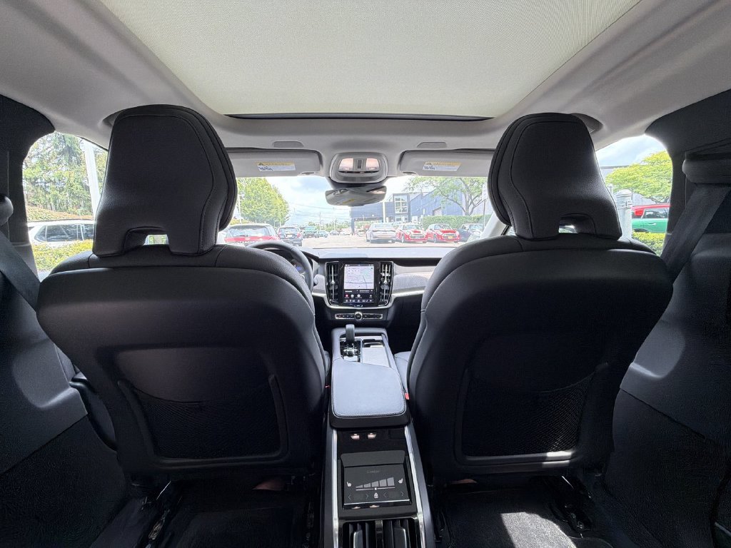 Used 2025 Volvo S90 B6 Plus AWD/4WD image 20