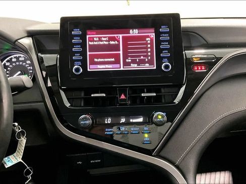Used 2022 Toyota Camry SE FWD image 19