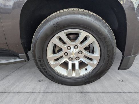 Used 2016 Chevrolet Suburban LT image 10