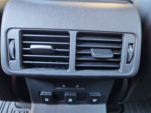 Used 2018 Land Rover Range Rover Velar R-Dynamic SE image 22