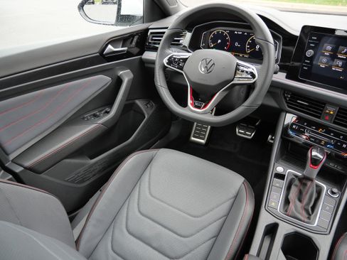 Certified 2025 Volkswagen Jetta GLI Autobahn image 9