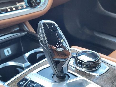 Used 2018 BMW 750i xDrive AWD/4WD image 24