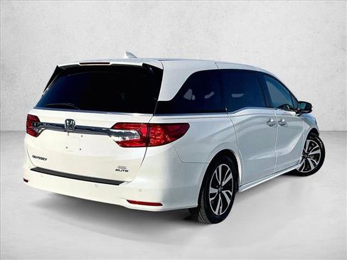 Used 2018 Honda Odyssey Elite image 2