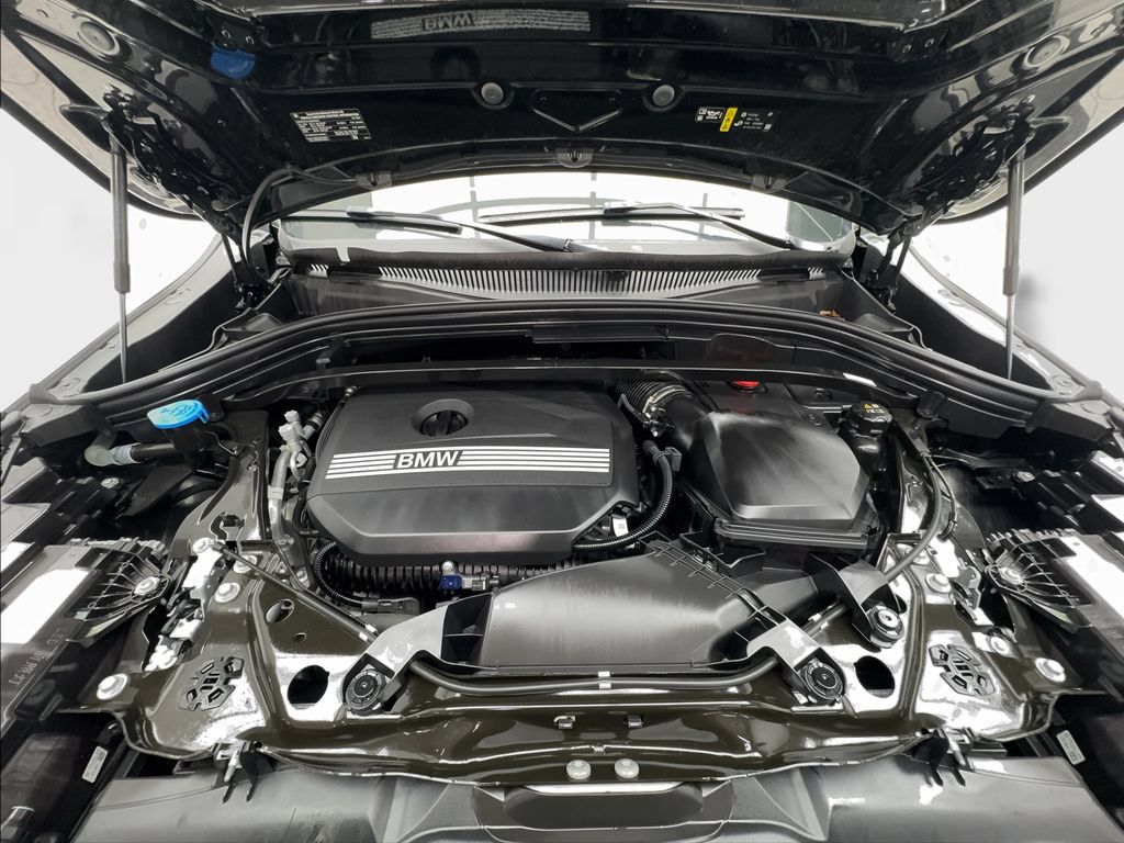 Used 2025 BMW X2 xDrive28i AWD/4WD image 17