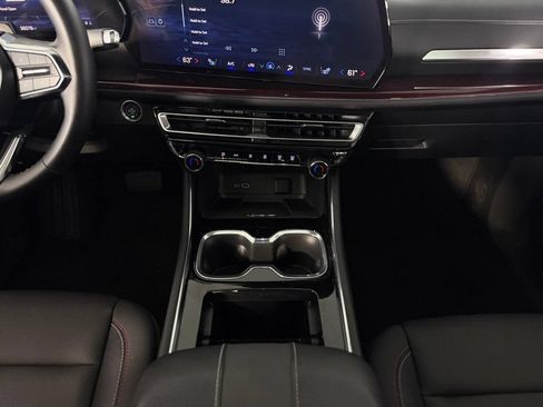 Used 2025 Chevrolet Traverse Z71 w/ Enhanced Driving Package AWD/4WD image 17