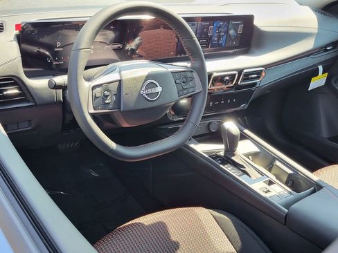 New 2026 Nissan Sentra SR w/ Floor Mat Package FWD image 4