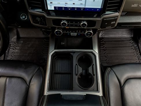 Used 2022 Ford F450 Platinum w/ FX4 Off-Road Package image 26