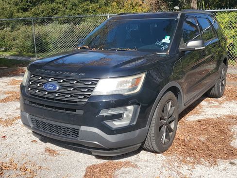 Used 2017 Ford Explorer XLT w/ Equipment Group 202A image 3