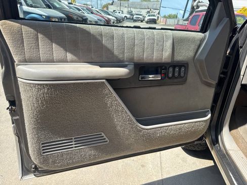 Used 1992 Chevrolet Silverado 2500 4x4 Extended Cab image 11