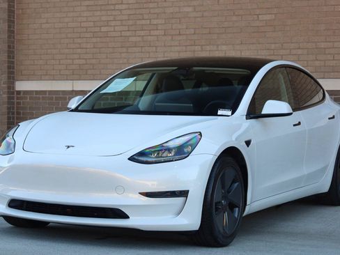 Used 2023 Tesla Model 3 Standard Range RWD image 5