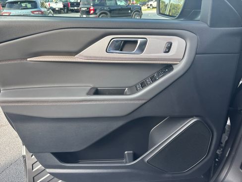 New 2025 Ford Explorer Active w/ Active Comfort Package image 19