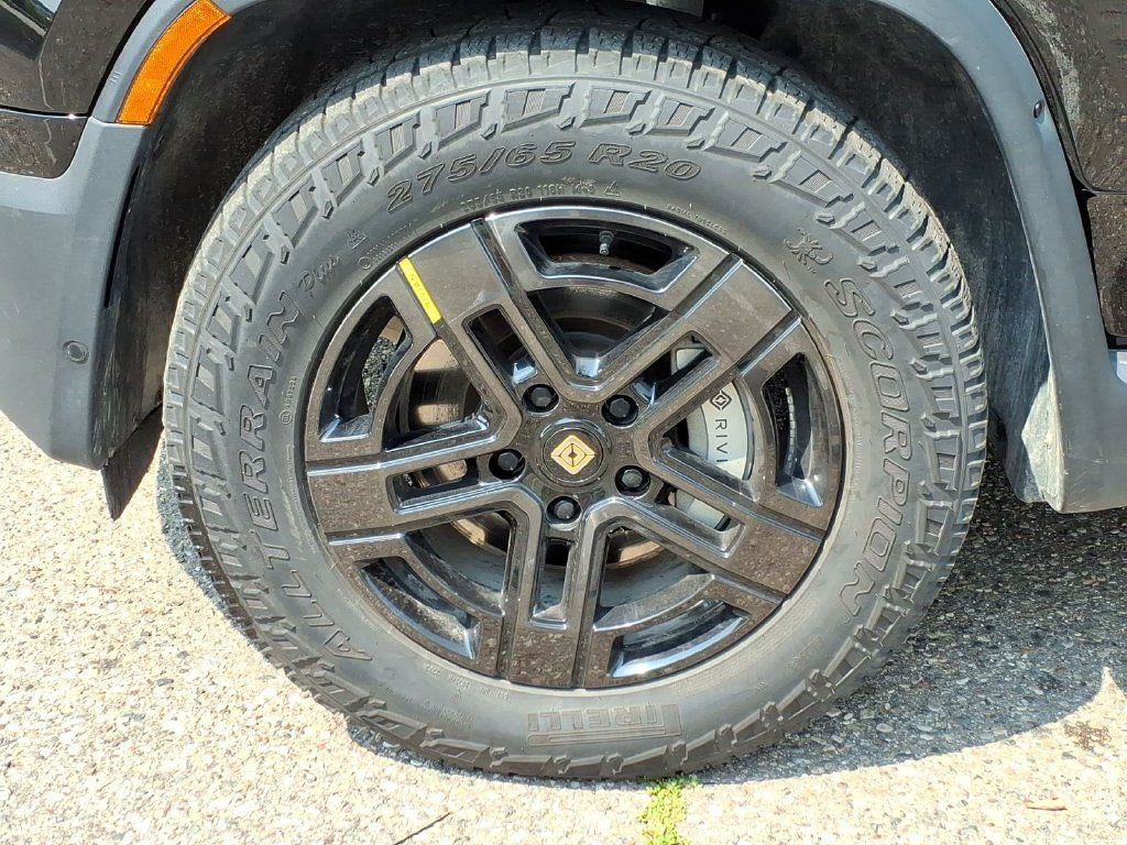 Used 2023 Rivian R1T Adventure Dual AWD/4WD image 9