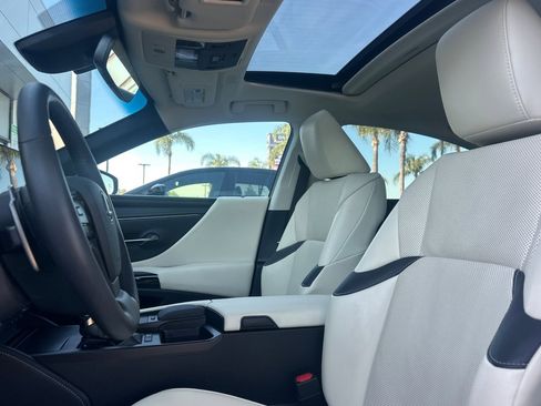 Certified 2022 Lexus ES 300h ES 300h w/ Premium Package image 15