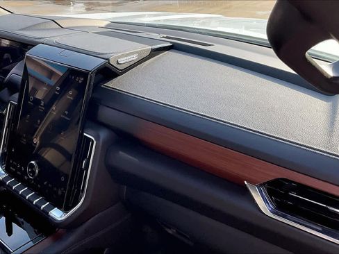 Certified 2025 GMC Yukon Denali image 18