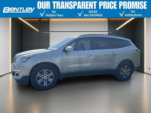 Used 2017 Chevrolet Traverse LT FWD image 1