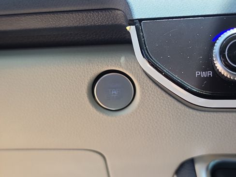 Certified 2025 Kia Carnival EX FWD image 28