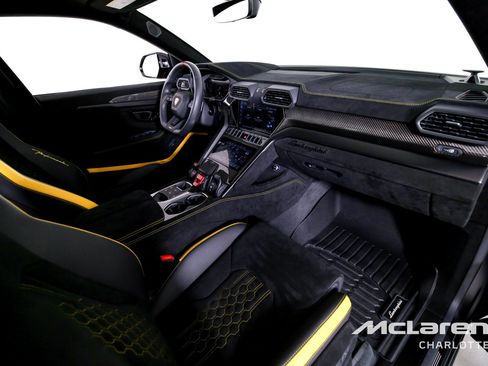 Used 2024 Lamborghini Urus Performante AWD/4WD image 28