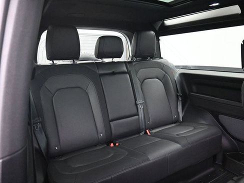 Used 2023 Land Rover Defender 90 X-Dynamic SE image 31