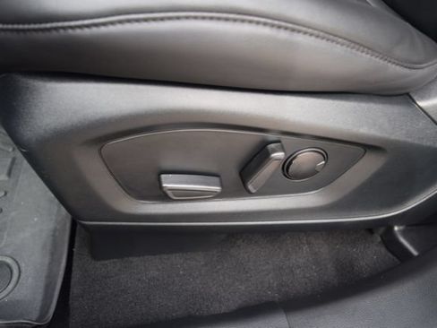 Used 2023 Ford Explorer XLT w/ Equipment Group 202A AWD/4WD image 21