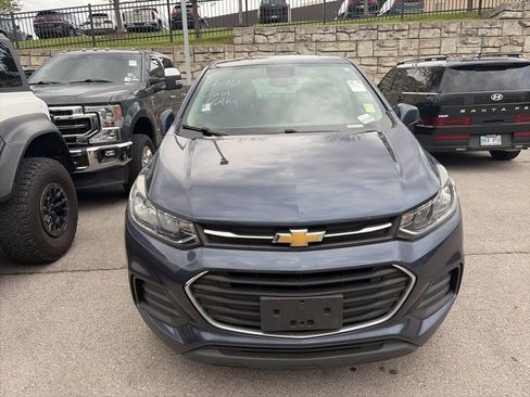 Used 2018 Chevrolet Trax LS w/ LPO, Cargo Package image 2