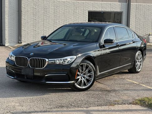 Used 2019 BMW 740i w/ Executive Package RWD image 2