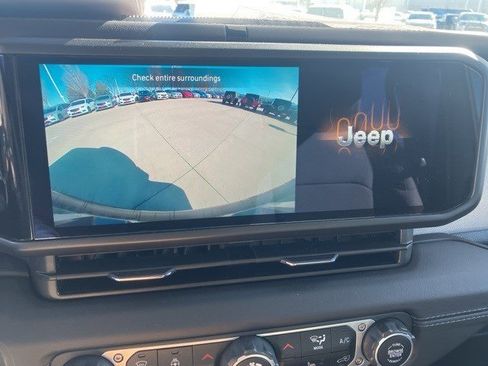 Certified 2025 Jeep Wrangler Sahara image 20