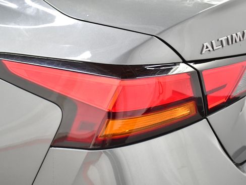 Used 2025 Nissan Altima 2.5 SV image 30