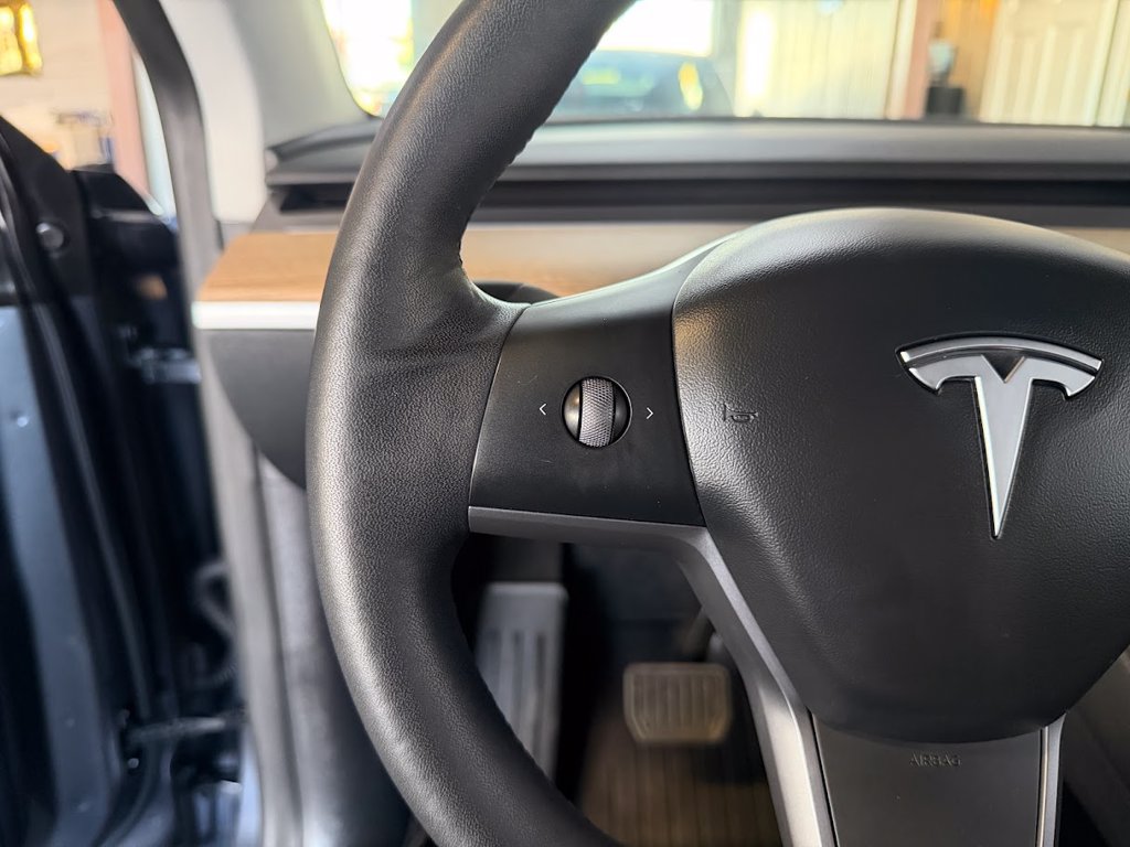 Used 2021 Tesla Model Y Long Range AWD/4WD image 17