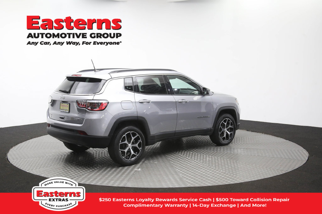 Used 2024 Jeep Compass Latitude AWD/4WD image 42