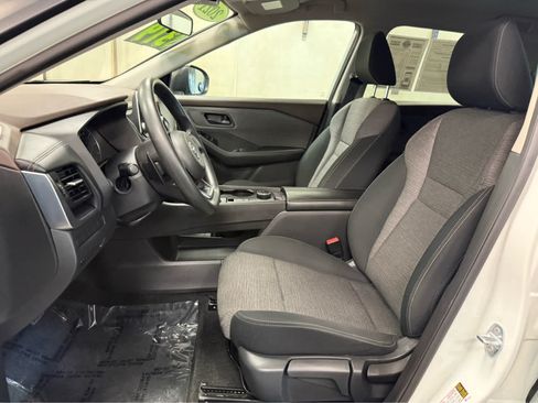 Used 2021 Nissan Rogue S AWD/4WD image 9