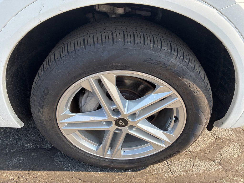 Used 2023 Audi Q5 e Premium w/ Convenience Package AWD/4WD image 9