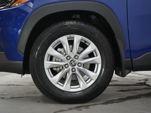 Used 2024 Toyota Corolla Cross LE w/ Moonroof Package AWD/4WD image 29