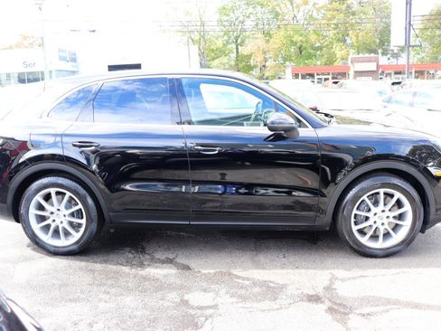 Used 2024 Porsche Cayenne AWD/4WD image 6
