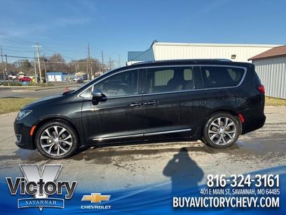 Used 2018 Chrysler Pacifica Limited w/ Tire & Wheel Group