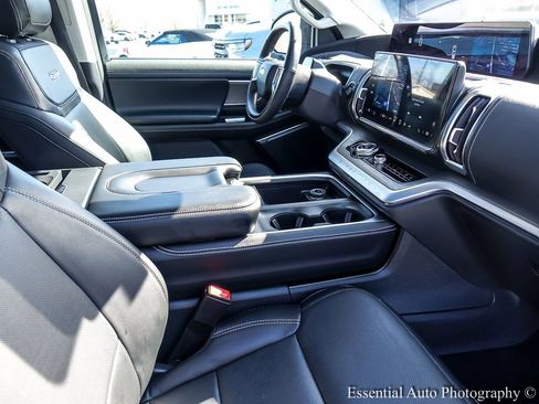 Used 2025 Ford Expedition Max Platinum AWD/4WD image 34